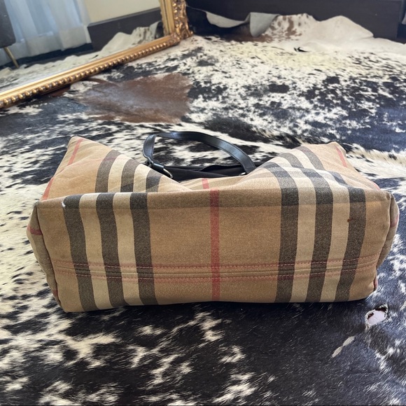 Burberry Tote - Picture 7 of 7
